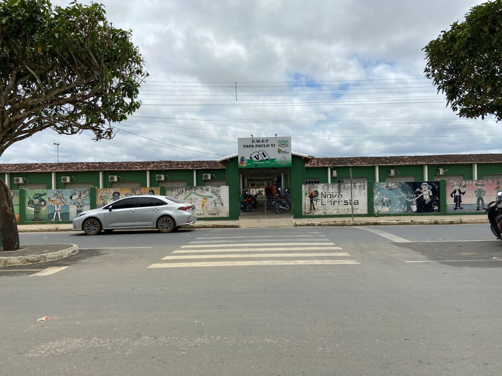 Prefeito Jarson acompanha andamento da obra de um novo auditório.