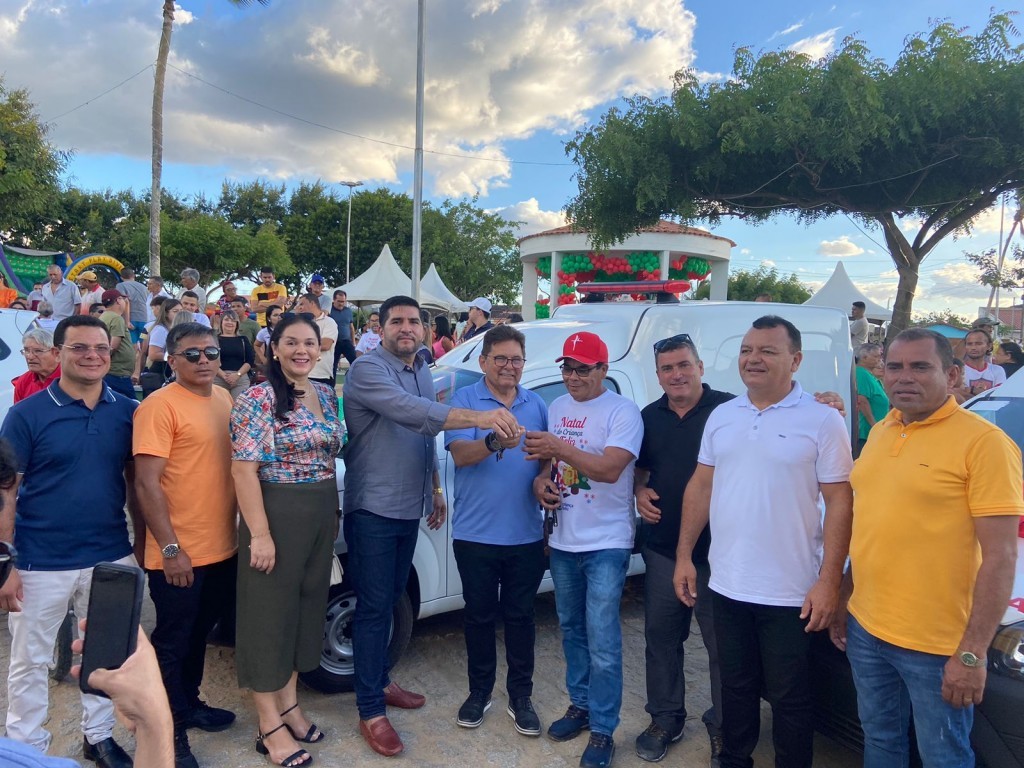 Prefeitura de Nova Floresta realiza entrega de novos veículos e assinatura de novas ordens de serviço.