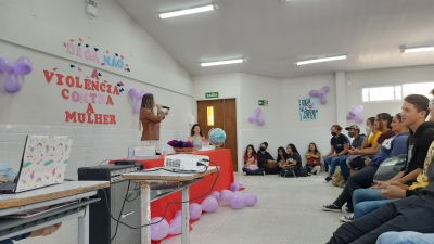 Secretária de Assistência Social de Nova Floresta realiza palestra na ECIT José Rolderick de Oliveira