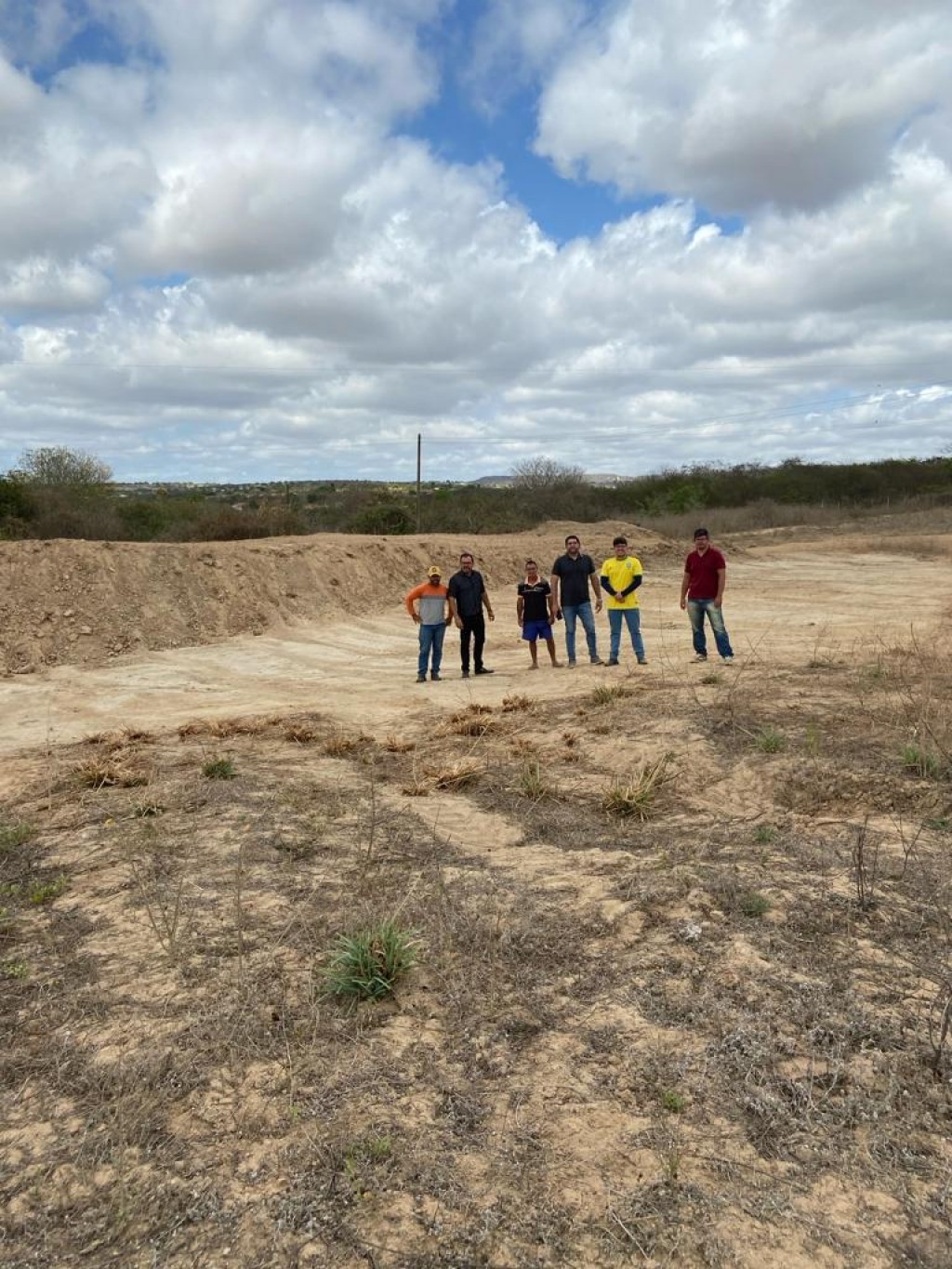 Prefeito Jarson acompanha limpeza de Reservatório na Caatinga