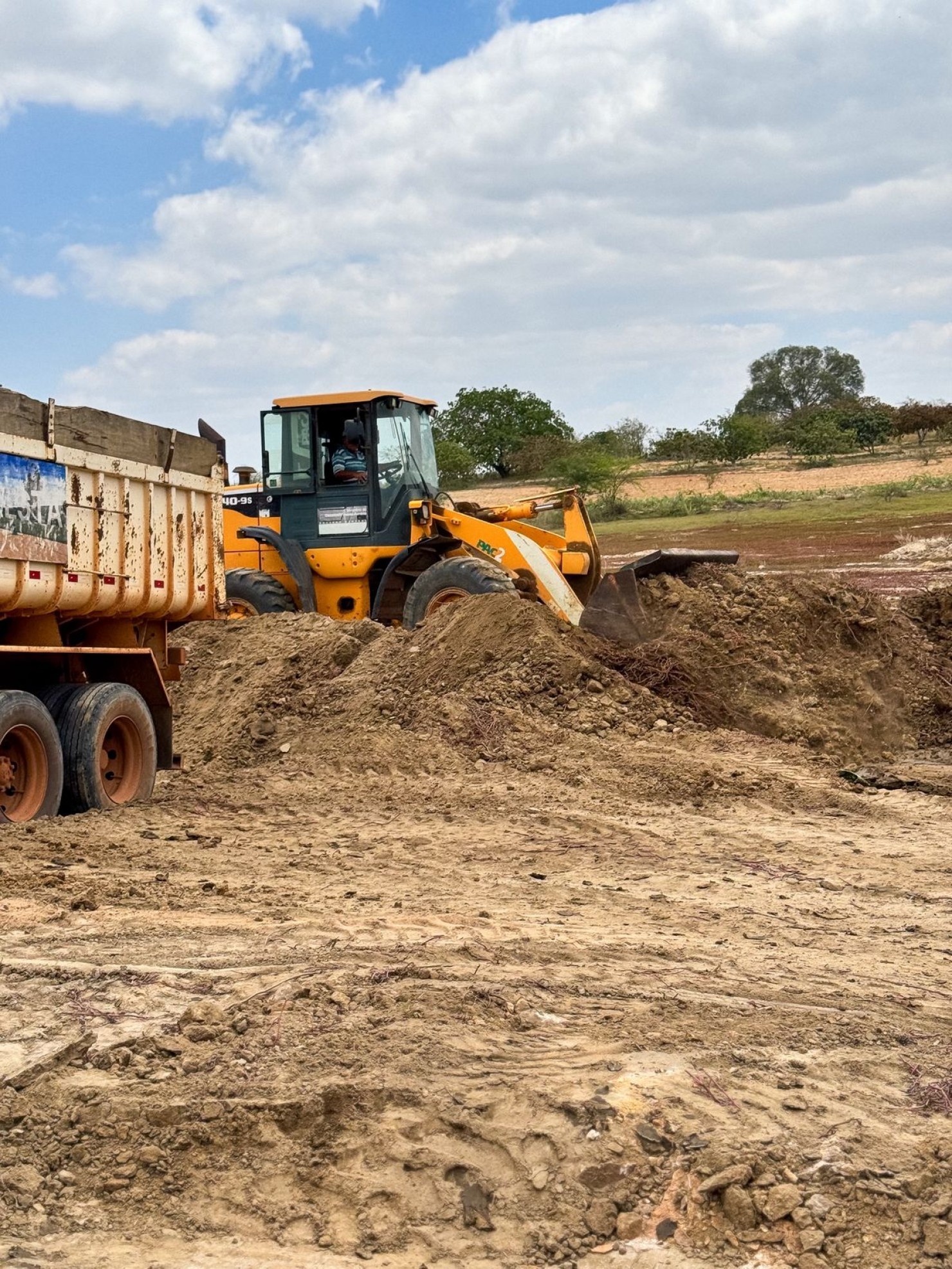 Prefeitura realiza limpeza do Açude do Jacaré, na comunidade Caatinga