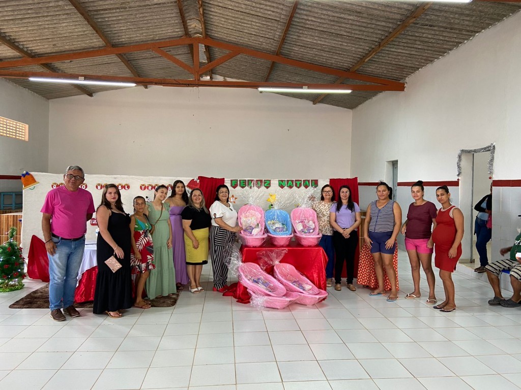 Prefeitura de Nova Floresta realiza última entrega de kits bebê do ano.