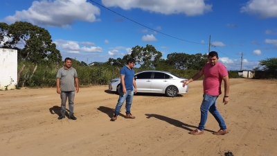 Prefeito Jarson visita terreno anexo para ampliação do Cemitério Público