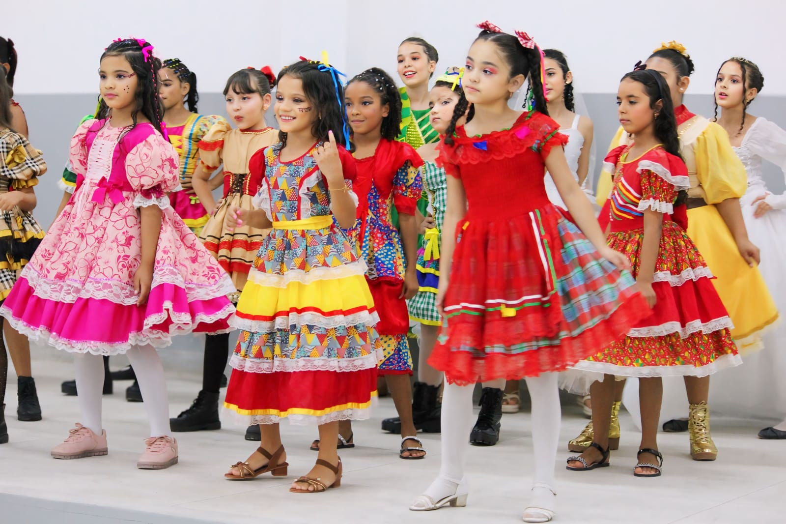 Prefeitura Municipal de Nova Floresta Realiza mais uma noite do São João de Bairros 2024 na Escola Delane Santos