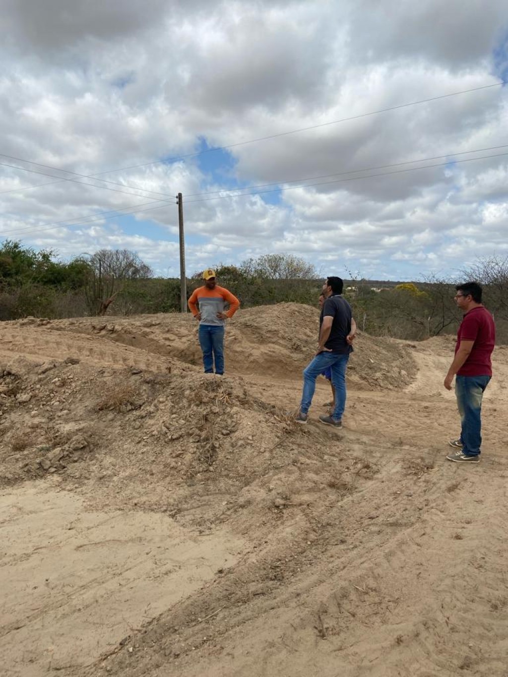 Prefeito Jarson acompanha limpeza de Reservatório na Caatinga