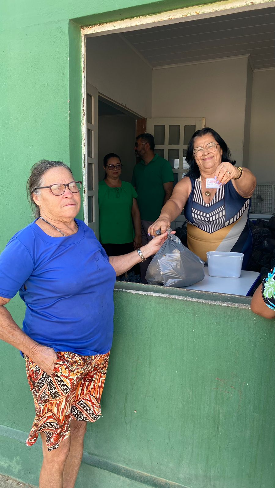 Secretaria de Assistência Social, juntamente com a Prefeitura Municipal de Nova Floresta realizaram mais uma entrega de alimentos através do PAA