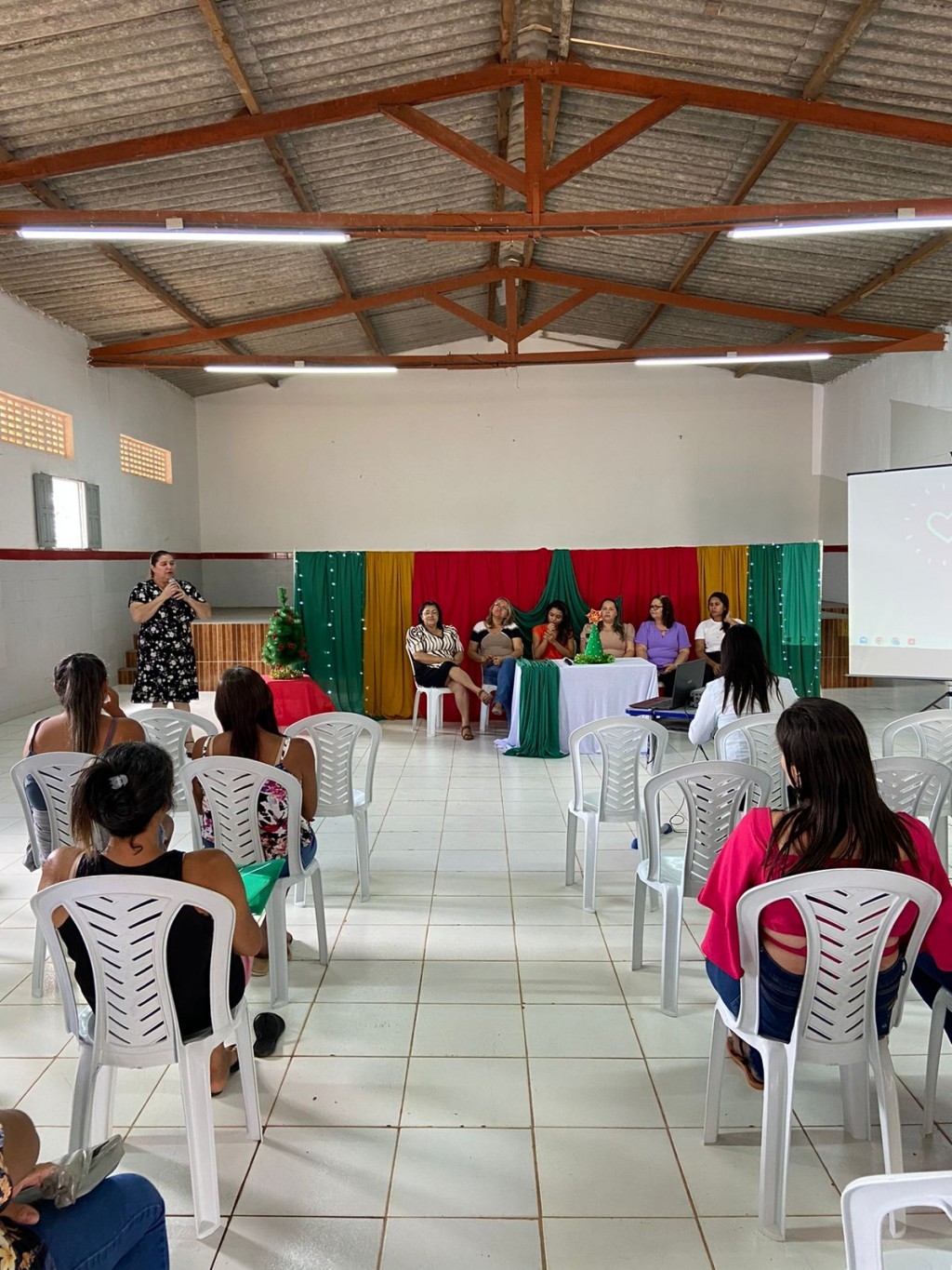 A Prefeitura de Nova Floresta através da Secretaria de Ação Social, realizou o 1° encontro das Mães Atípicas.