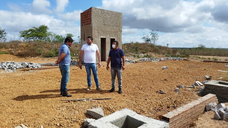 Prefeito Jarson acompanha obras de construção do Galpão de Reciclagem