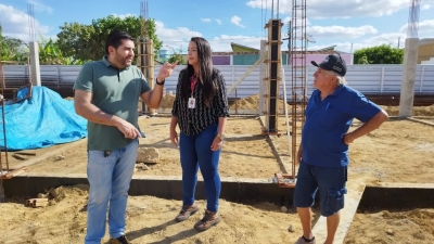 Prefeito Jarson acompanha obras de construção da Escola Deputado José Pereira
