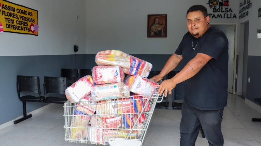 Prefeitura Conclui Licitação e Realiza Entrega de Cestas Básicas à Secretaria de Assistência Social