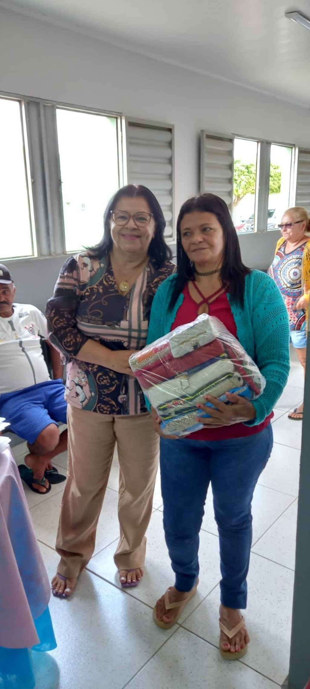 Prefeitura de Nova Floresta realiza entrega de cestas básicas.