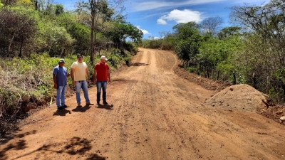 Prefeito Jarson e secretários de Transportes e Agricultura visitam estrada da Jandaíra