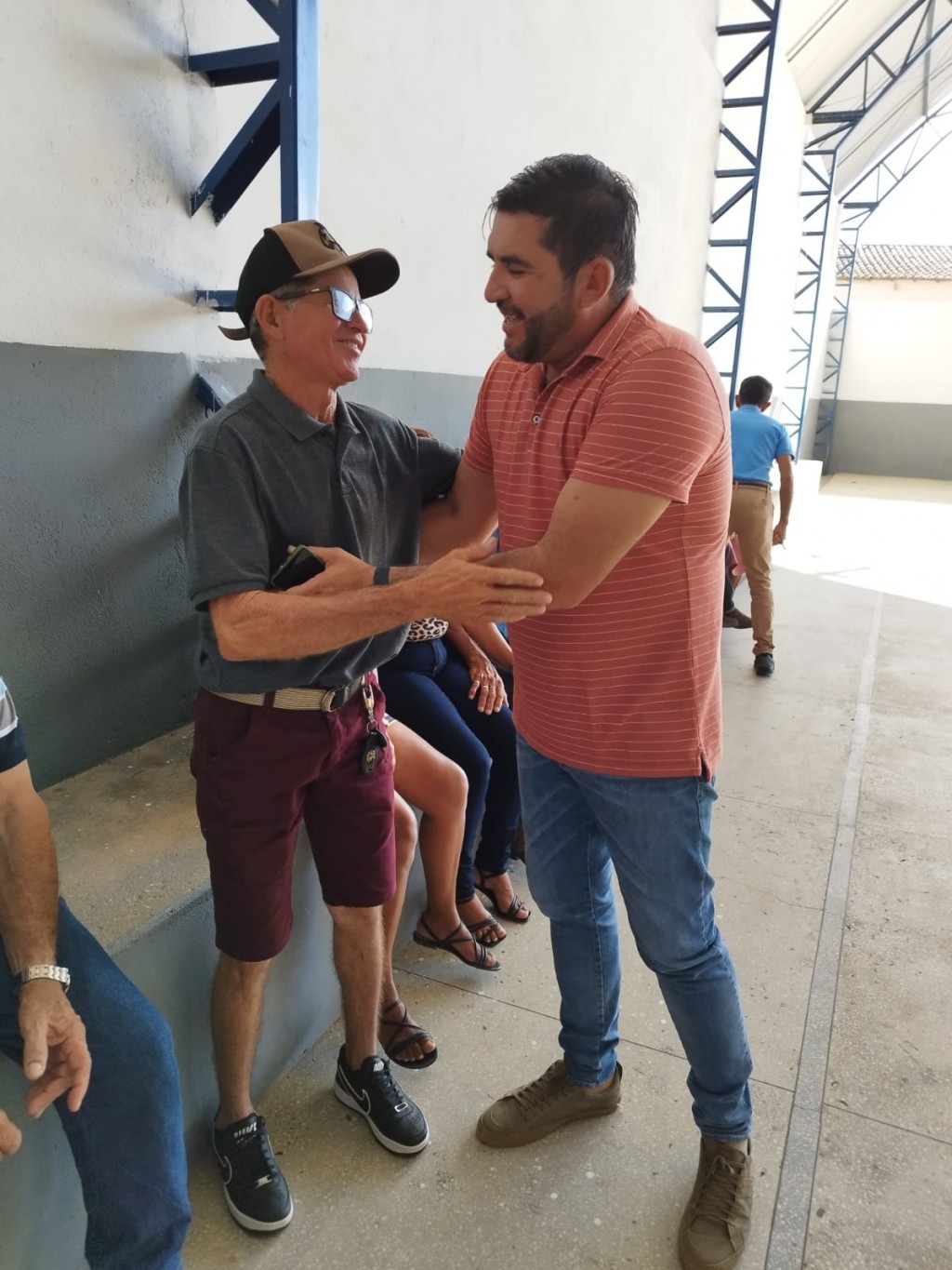 Prefeitura de Nova Floresta realiza Forró dos Idosos especial de Dia dos Pais e entrega fardamentos