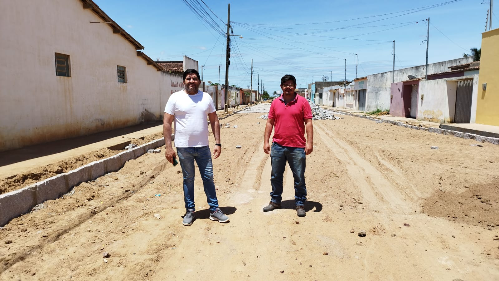 Prefeito Jarson acompanha obras de pavimentação da rua Antônio André dos Santos