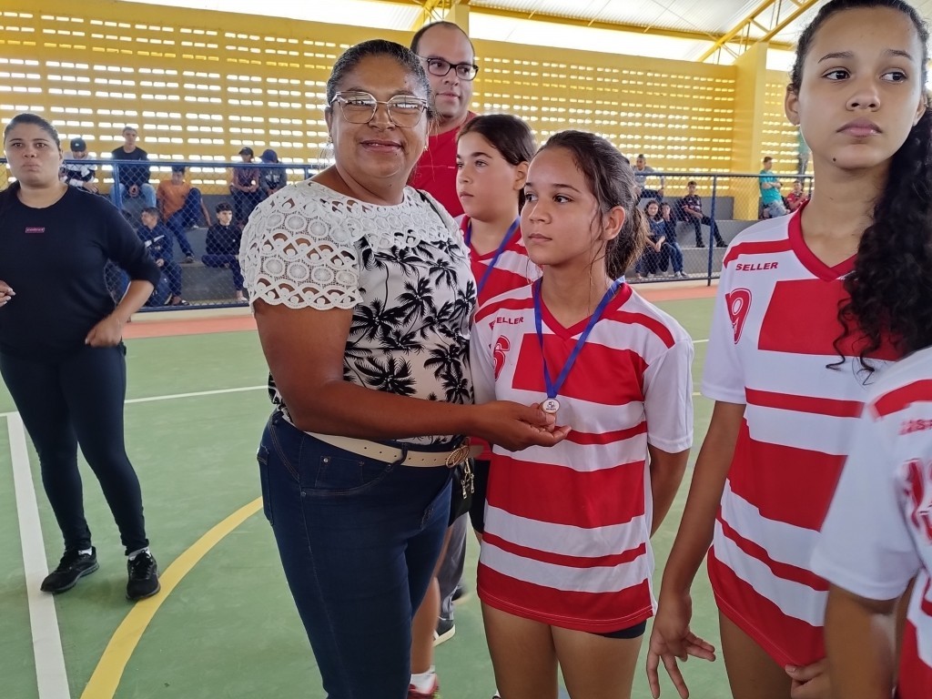 Escola Papa Paulo VI realiza amistoso preparatório para Jogos Interclasses no Giásio Lalitão