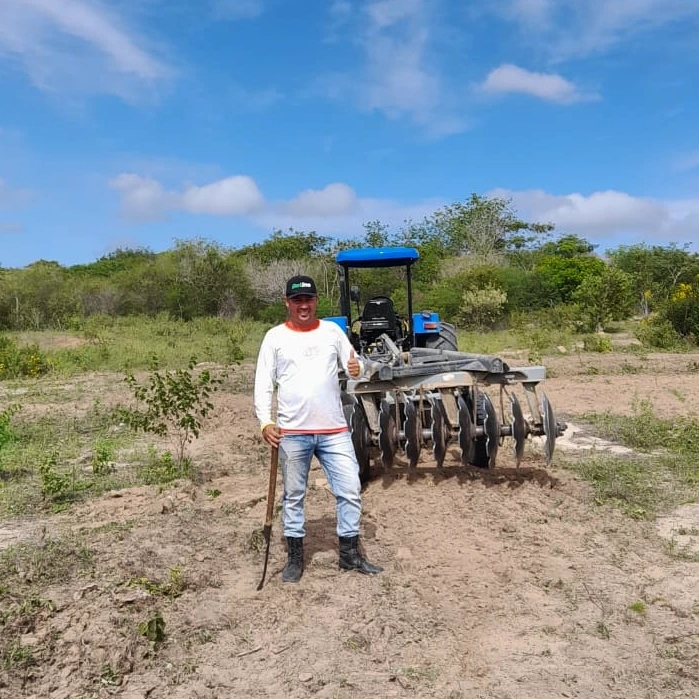 Prefeitura de Nova Floresta realiza cortes de terra na zona rural