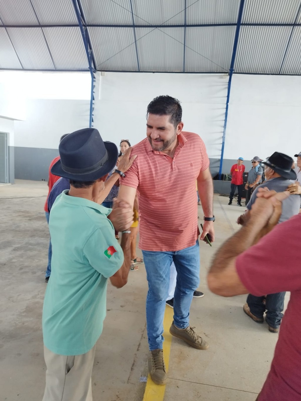 Prefeitura de Nova Floresta realiza Forró dos Idosos especial de Dia dos Pais e entrega fardamentos