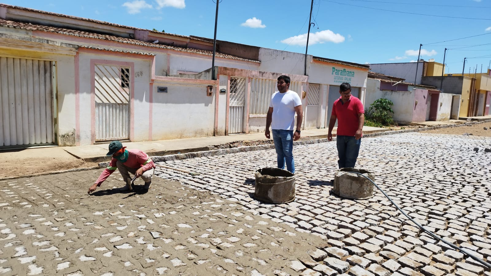 Prefeito Jarson acompanha obras de pavimentação da rua Antônio André dos Santos