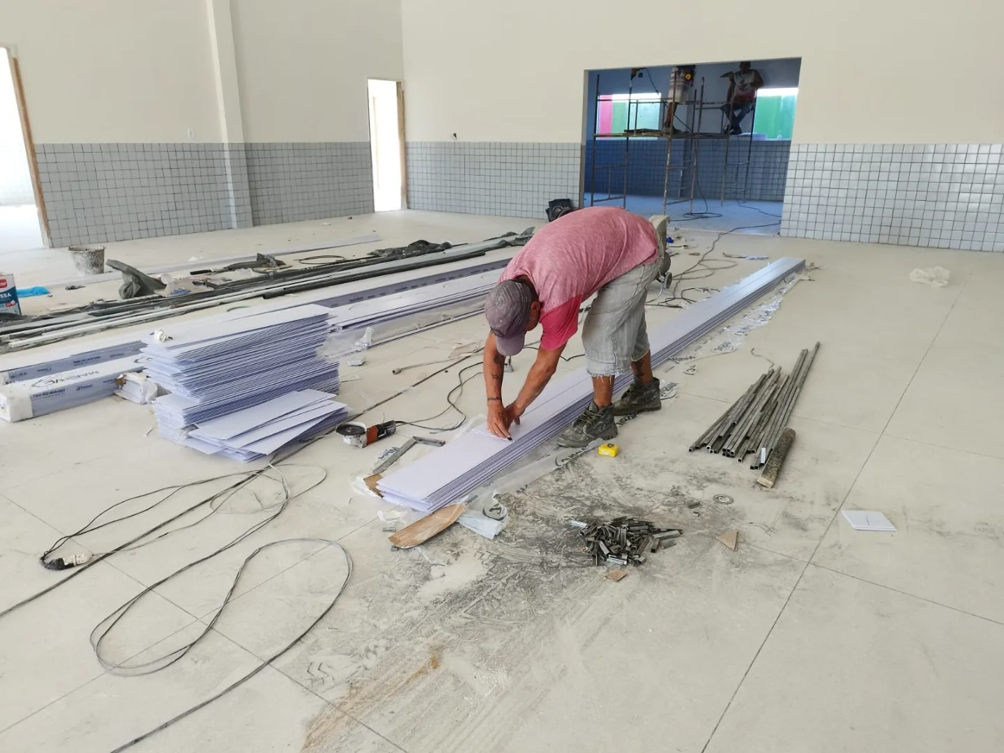 Prefeito Jarson acompanha andamento das obras de construção de creche no bairro Silvestre arcia