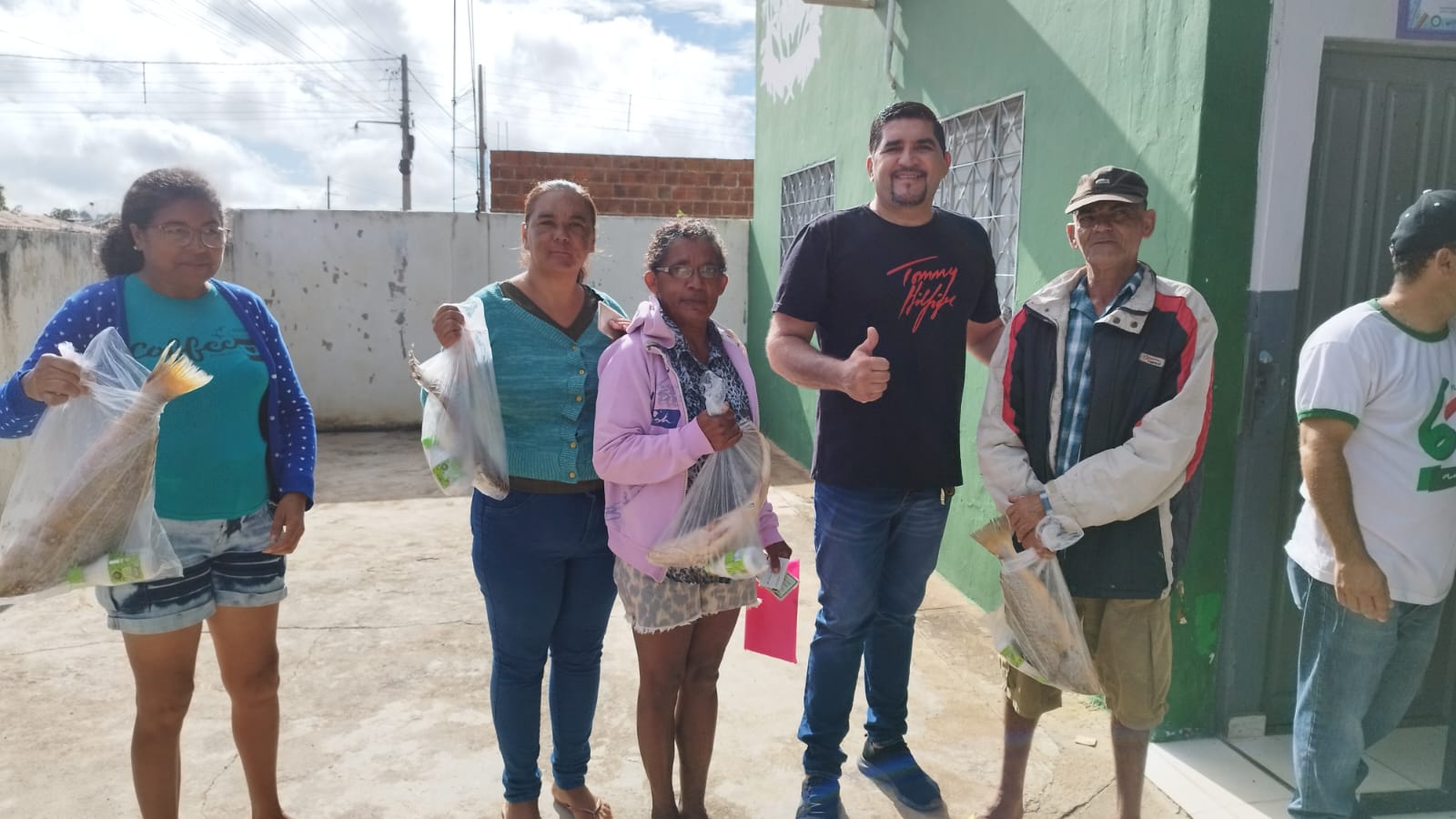 Prefeitura de Nova Floresta realiza entrega do Peixe da Semana Santa
