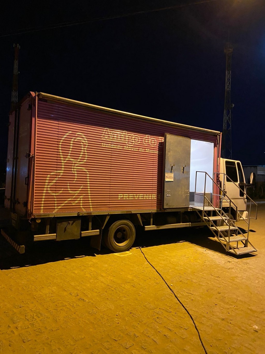 Prefeitura de Nova Floresta disponibiliza caminhão amigo do peito para exames de mamografia.