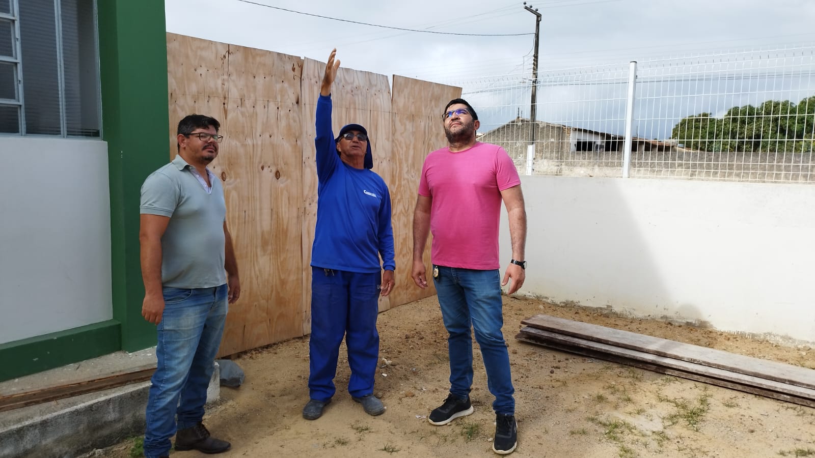 Prefeito Jarson acompanha obras de construção de Auditório
