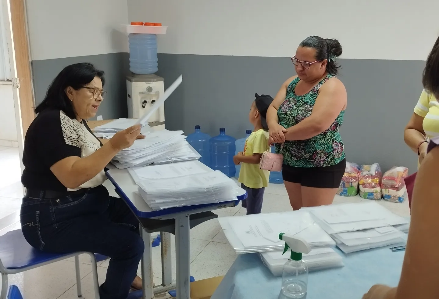 Prefeitura de Nova Floresta realiza entrega de cestas básicas na Secretaria de Assistência Social
