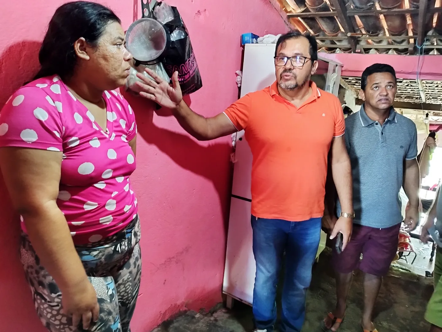 Prefeitura de Nova Floresta visita moradora prejudicada pelas chuvas para prestar assistência