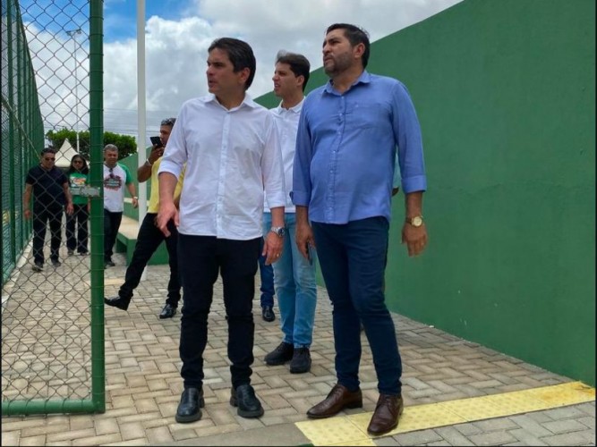 Inauguração do Centro Esportivo anexo a Escola Papa Paulo VI + Entregas de Três Veículos