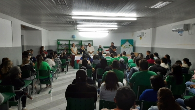 Prefeitura de Nova Floresta entrega notebooks para professores da Rede Municipal de Ensino