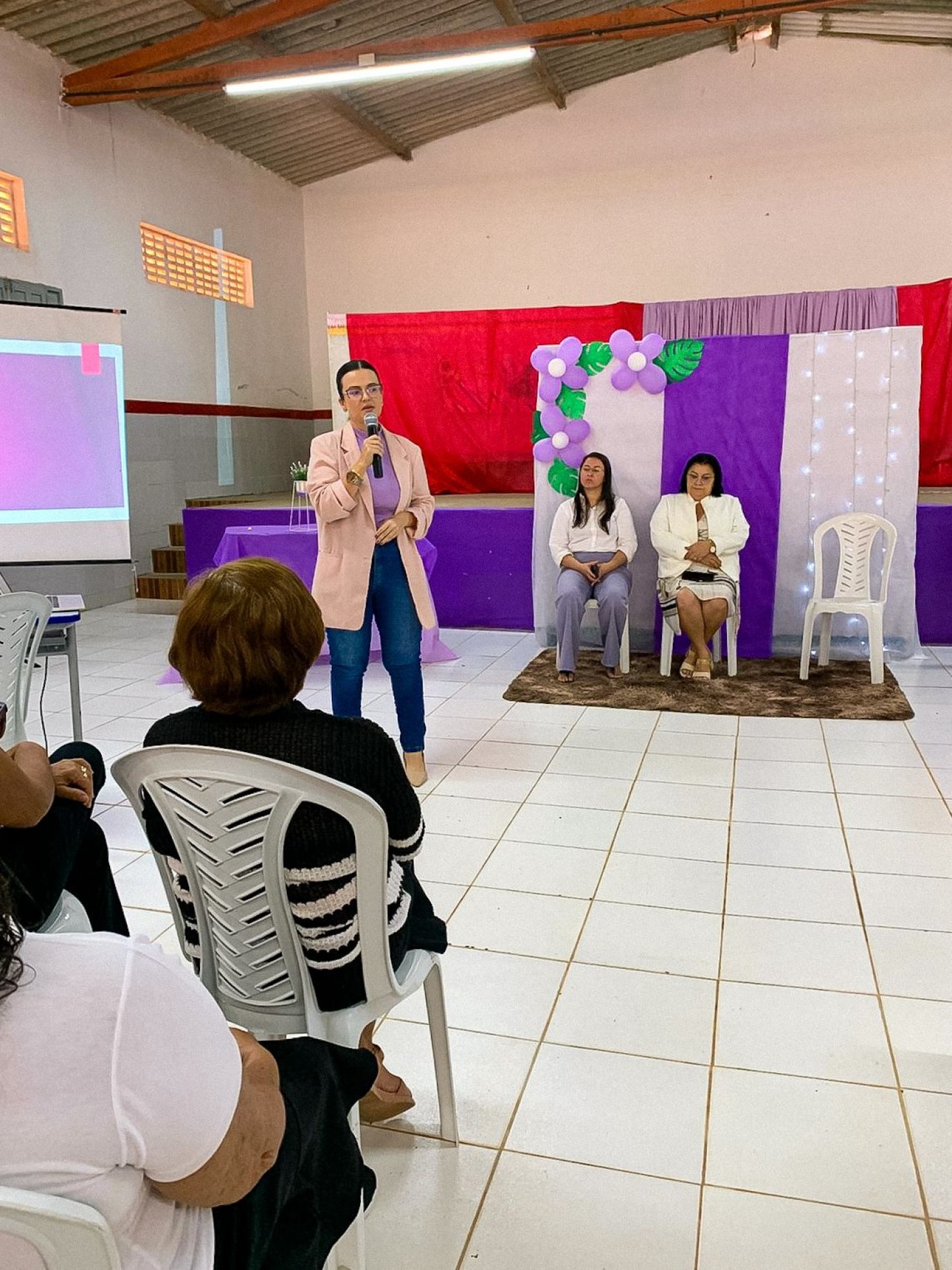 CRAS de Nova Floresta promove encontro do Agosto Lilás com palestra e serviços de saúde