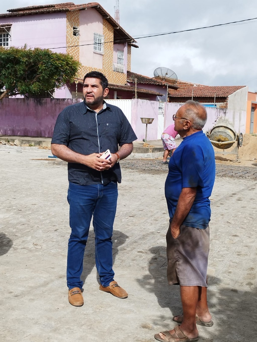 Prefeito Jarson acompanha obras de pavimentação na Rua 06 de Junho