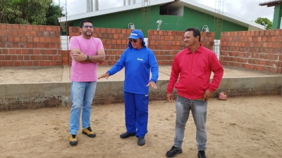 Prefeito Jarson acompanha obras de construção de Auditório anexo à Escola Delane Santos