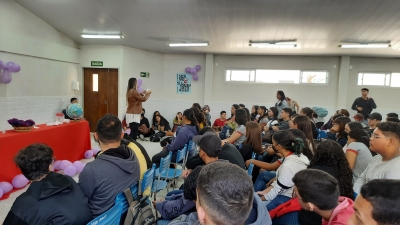 Secretária de Assistência Social de Nova Floresta realiza palestra na ECIT José Rolderick de Oliveira