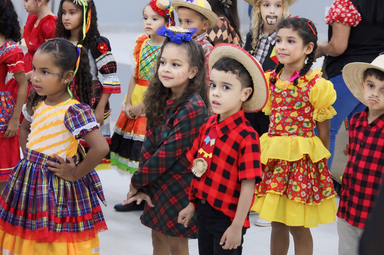 Prefeitura Municipal de Nova Floresta Realiza mais uma noite do São João de Bairros 2024 na Escola Delane Santos