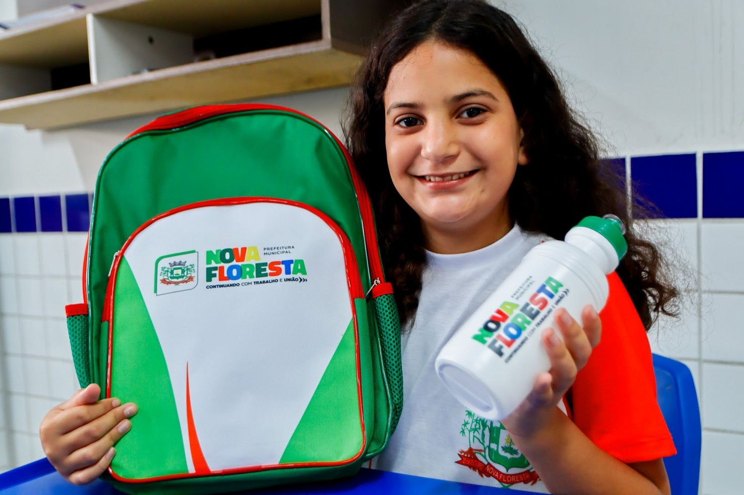 Prefeitura de Nova Floresta inicia distribuição de mais de 1.600 kits escolares para alunos da rede municipal
