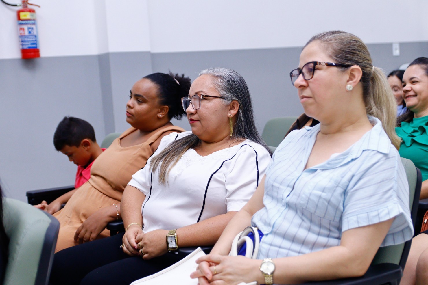Prefeitura de Nova Floresta realiza entrega de certificados do curso de Corte e Costura Industrial em parceria com o SENAI