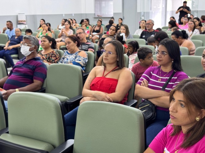Nova Floresta promove reunião com pais de crianças neuroatípicas para discutir implantação de neuropediatra