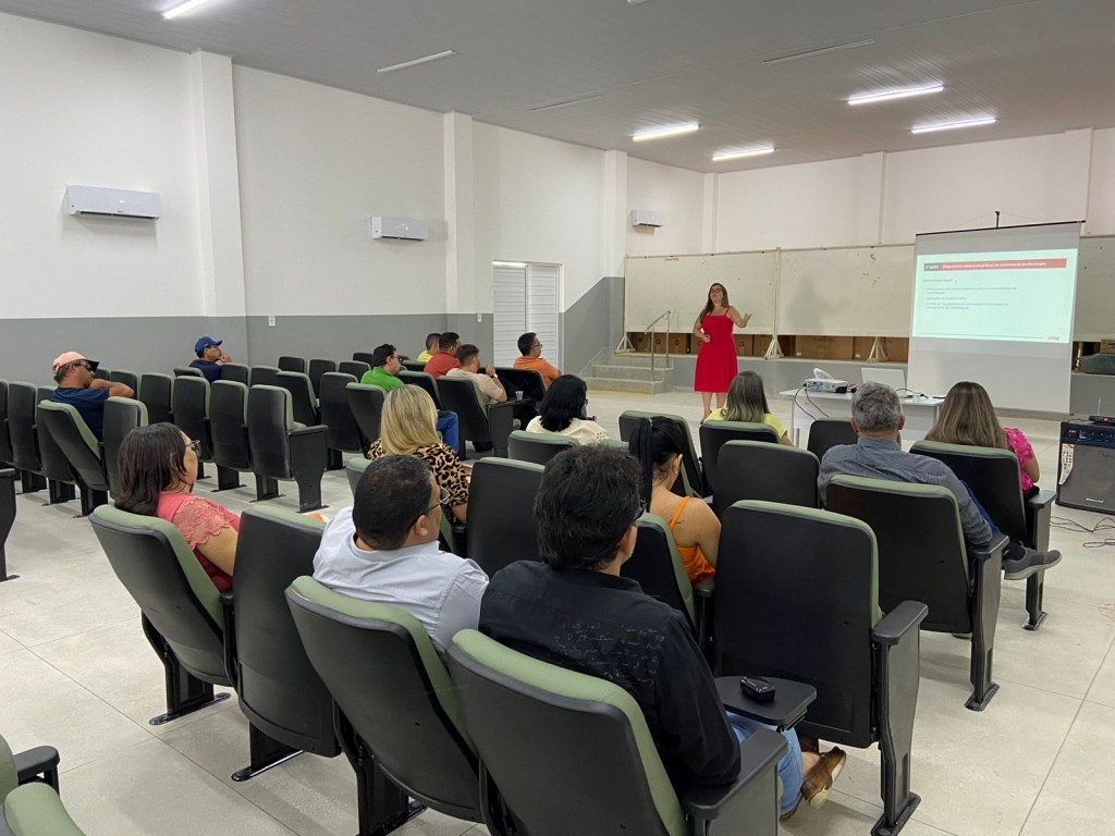 Prefeitura de Nova Floresta realiza Capacitação das Novas leis de Licitação para Secretários Municipais e equipe de Licitação.