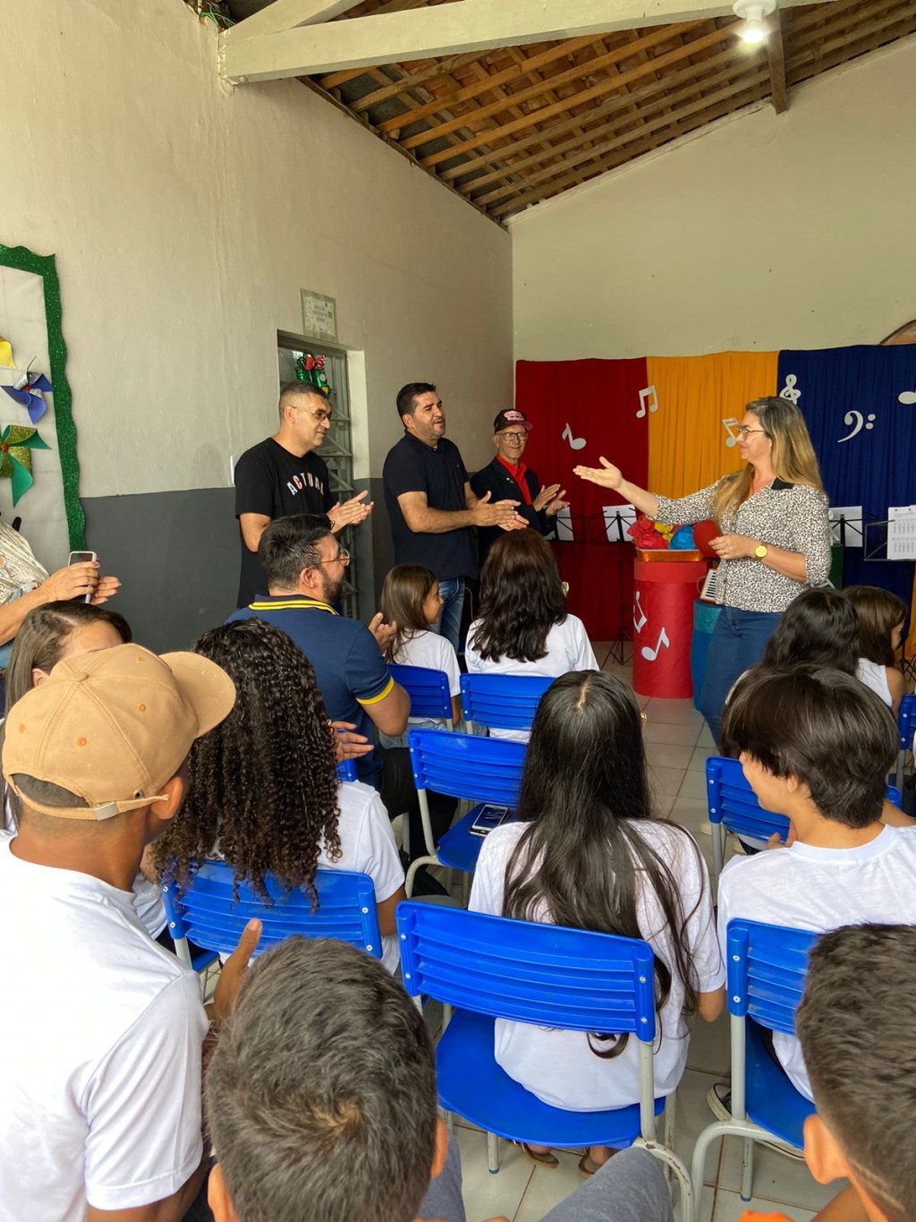Prefeitura de Nova Floresta realiza evento em alusão ao dia da música no SCFV.