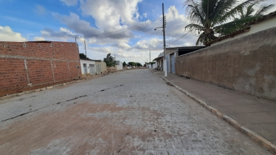 Prefeito Jarson acompanha obras de pavimentação de trechos de ruas no bairro Maria Faustino