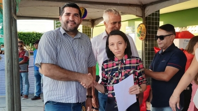 Prefeito Jarson assina ordens de serviço de pavimentações e retomada de ginásio