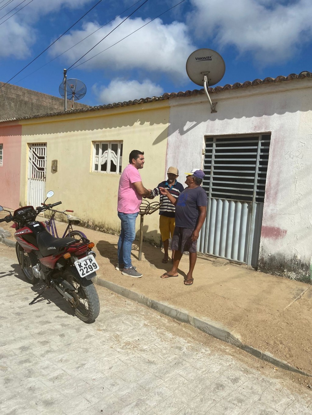 Prefeito Jarson Santos vistoria conclusão de mais uma obra de pavimentação em paralelepípedo.