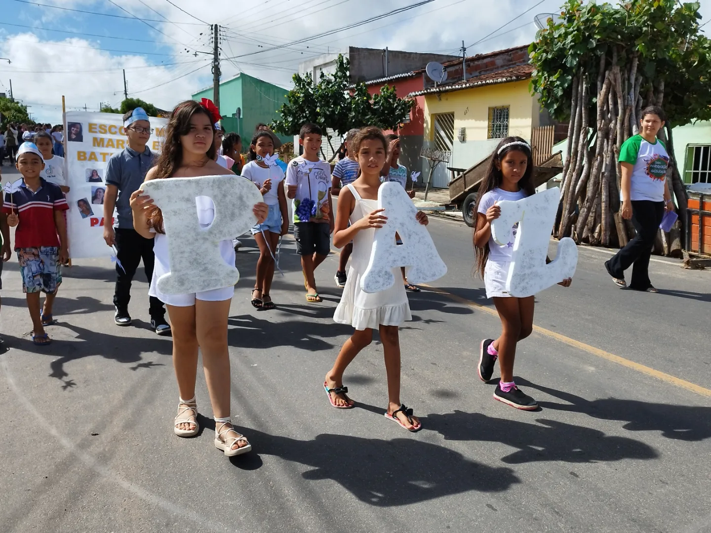 Secretaria de Educação promove caminhada pela Cultura de Paz