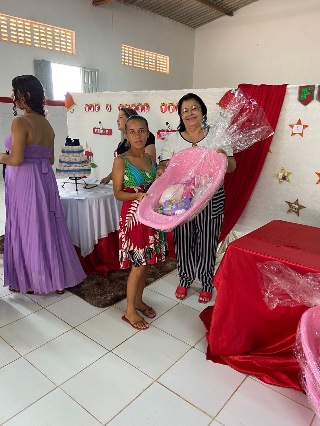 Prefeitura de Nova Floresta realiza última entrega de kits bebê do ano.
