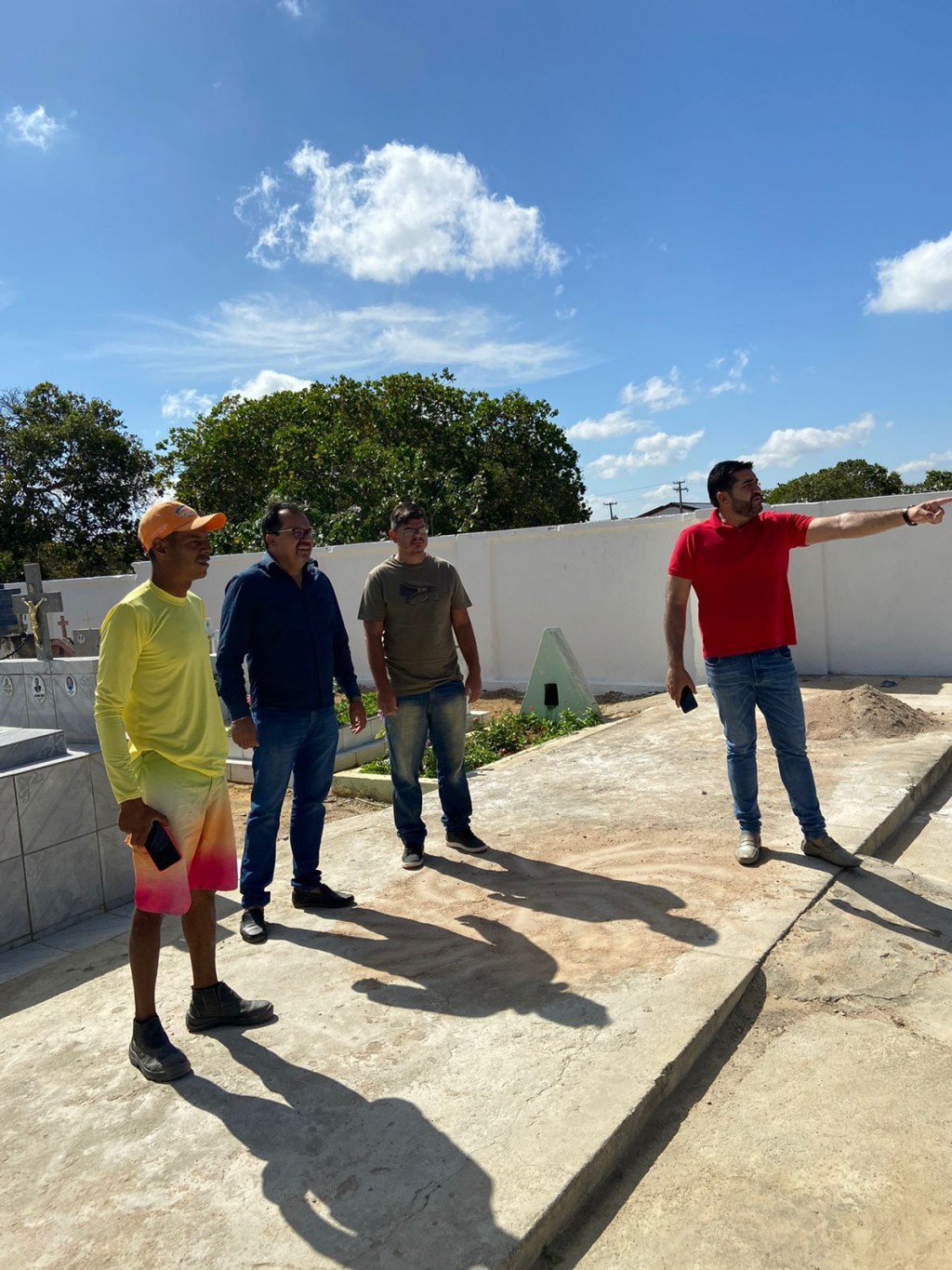 Prefeito Jarson vistoria Revitalização do antigo Cemitério.