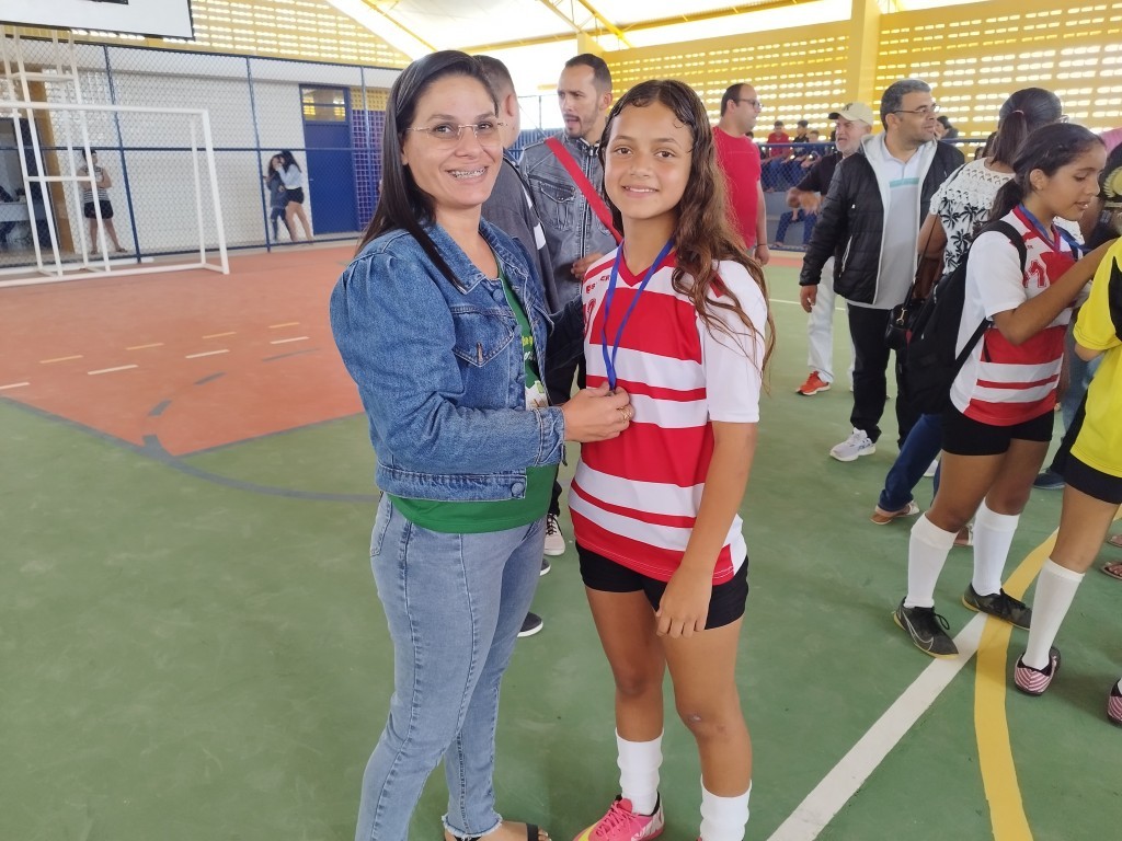 Escola Papa Paulo VI realiza amistoso preparatório para Jogos Interclasses no Giásio Lalitão