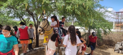 Crianças e adolescentes do SCFV visitam a Fazenda do Jacú