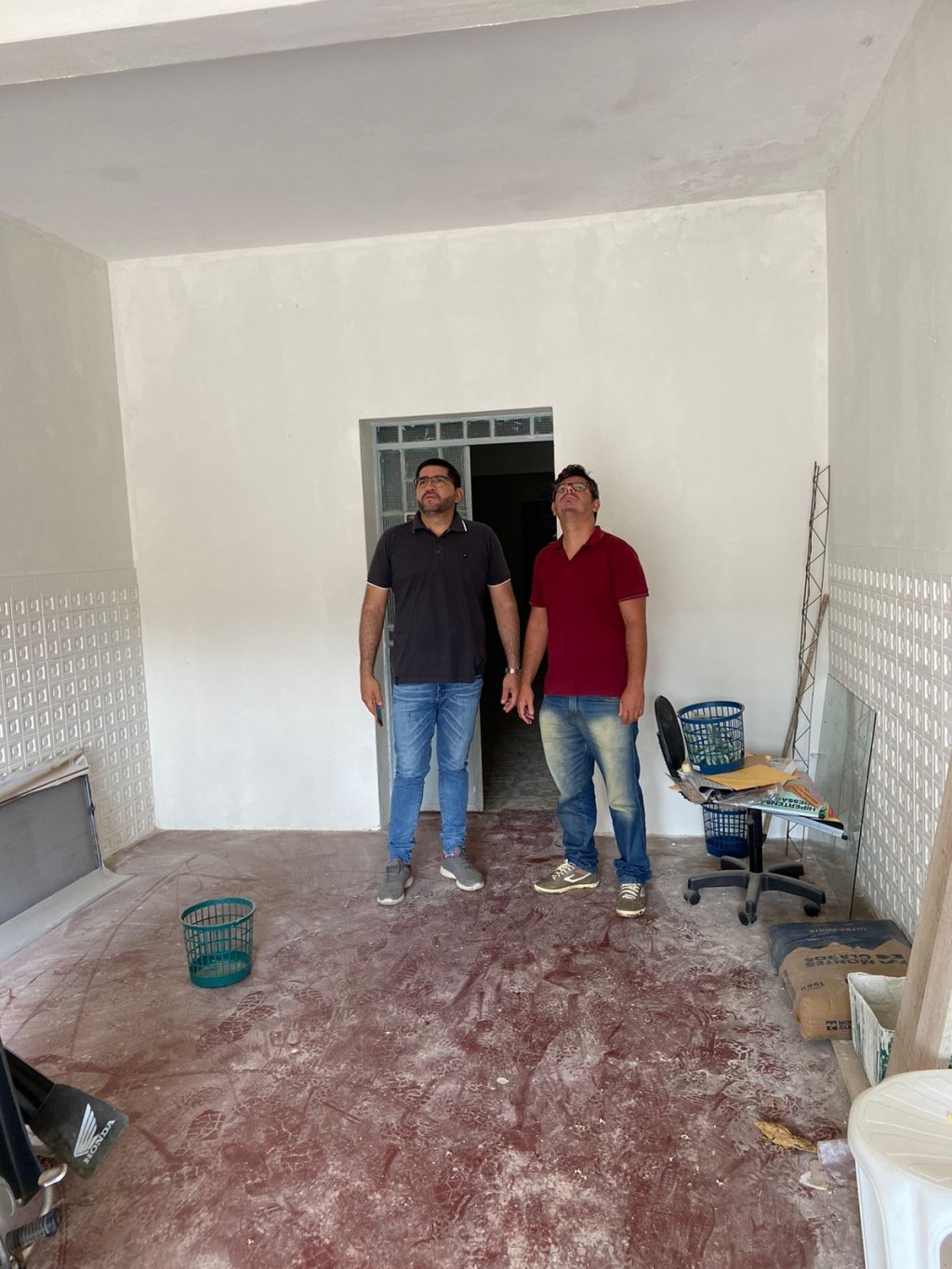 Prefeito Jarson Santos acompanha reforma no PSF I.