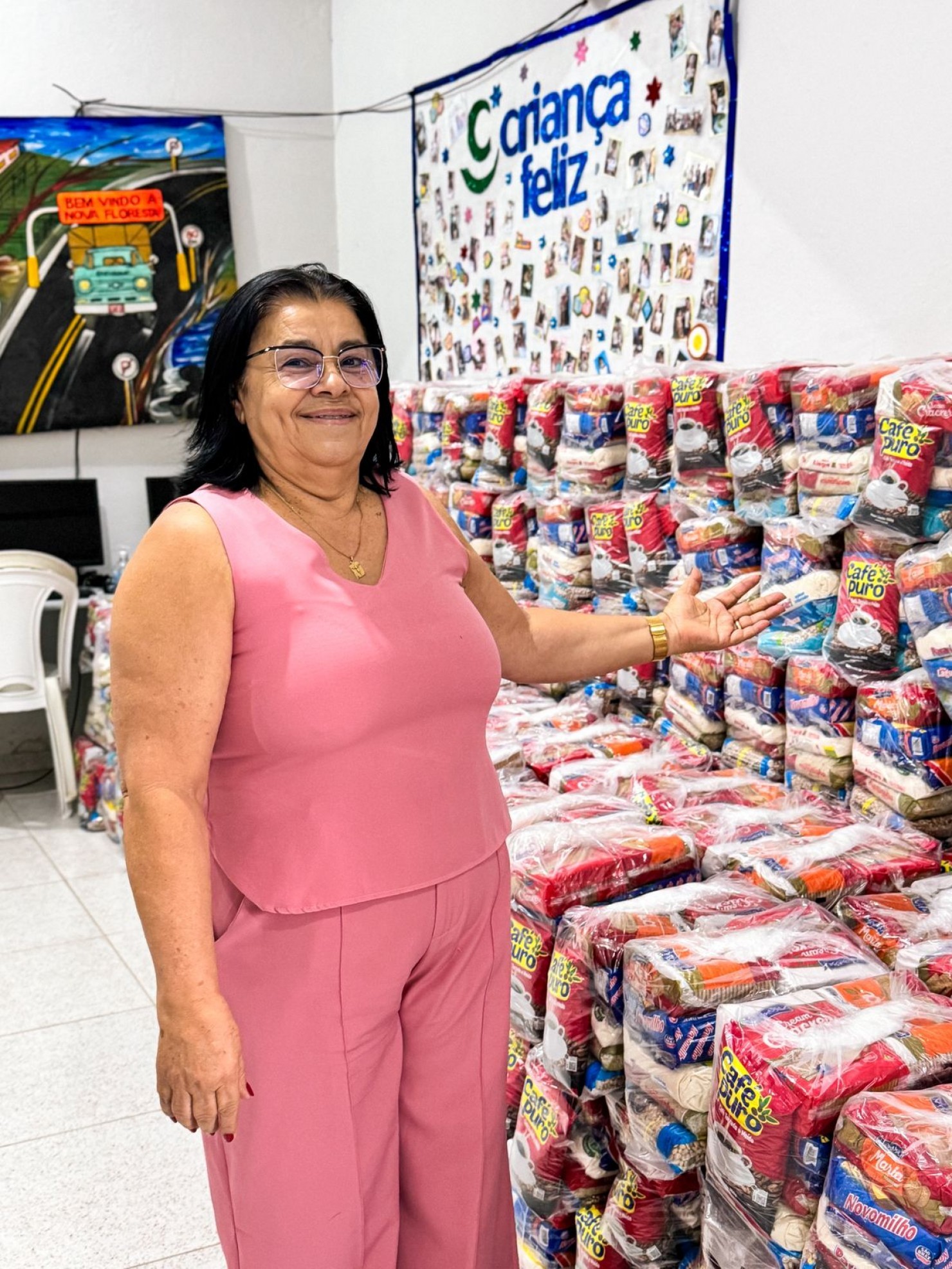Secretaria de Assistência Social realiza entrega de cestas básicas em Nova Floresta